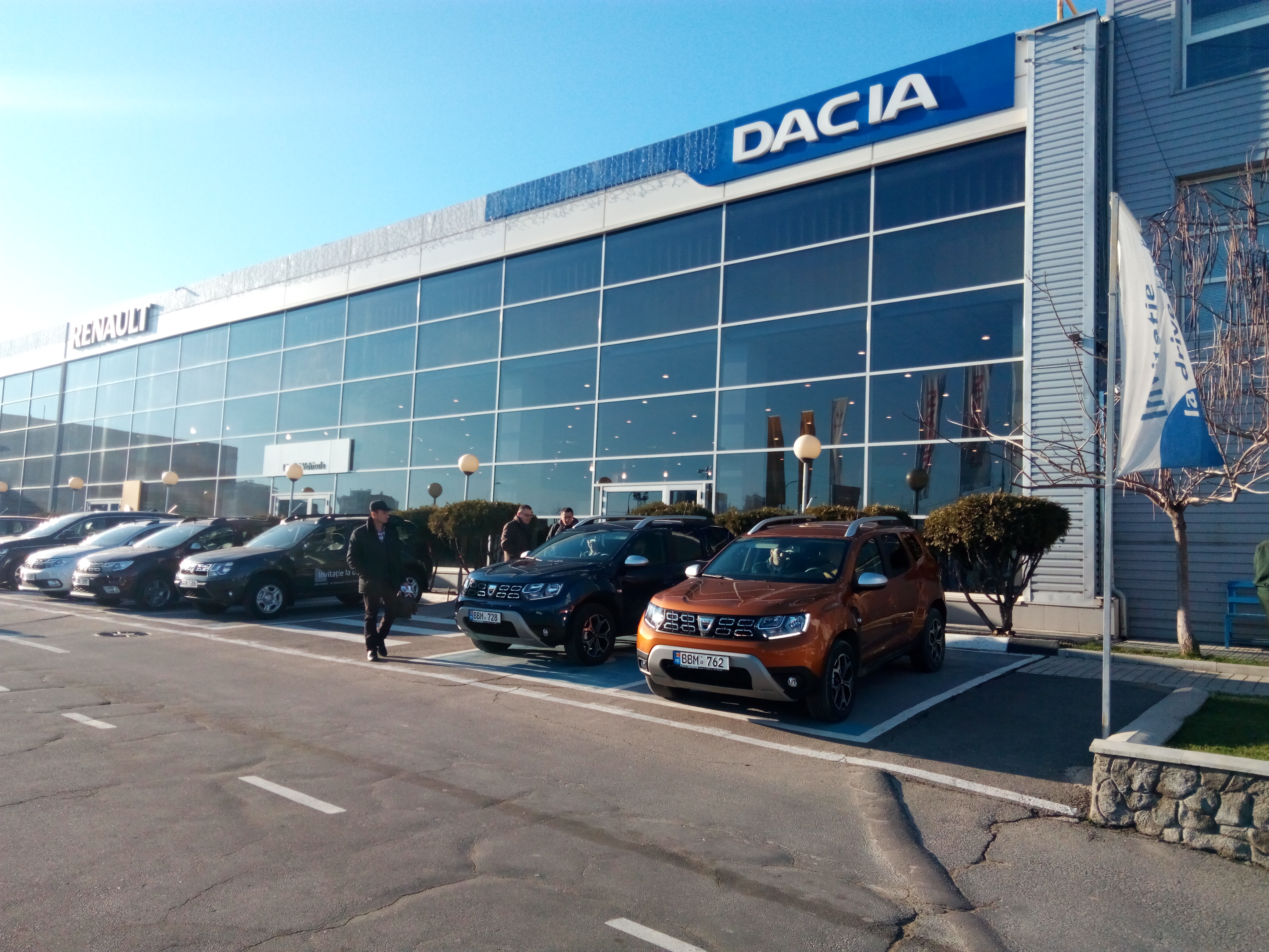 Продажа в кишиневе. Салон Dacia в Кишиневе. Авторынок Молдова галакси. ДААК Гермес Moldova. ТЦ на Дачия Кишинев.